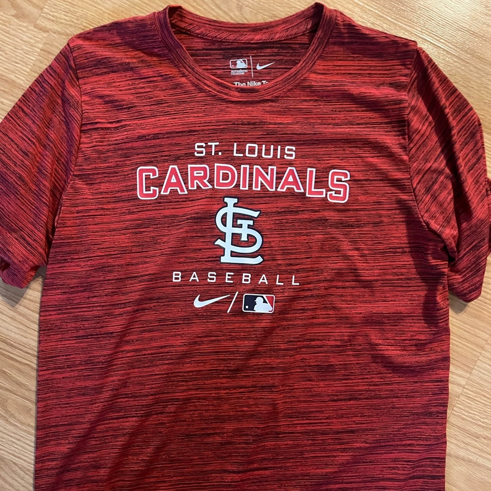 Nike St. Louis Cardinal t shirt Size XL 18/20‎